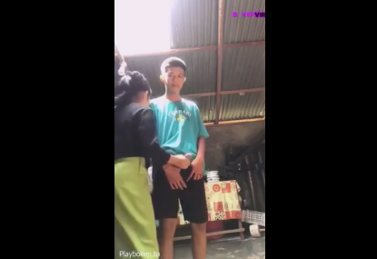 Kenti Kecil Di Putar Di Mulut keluar di muka